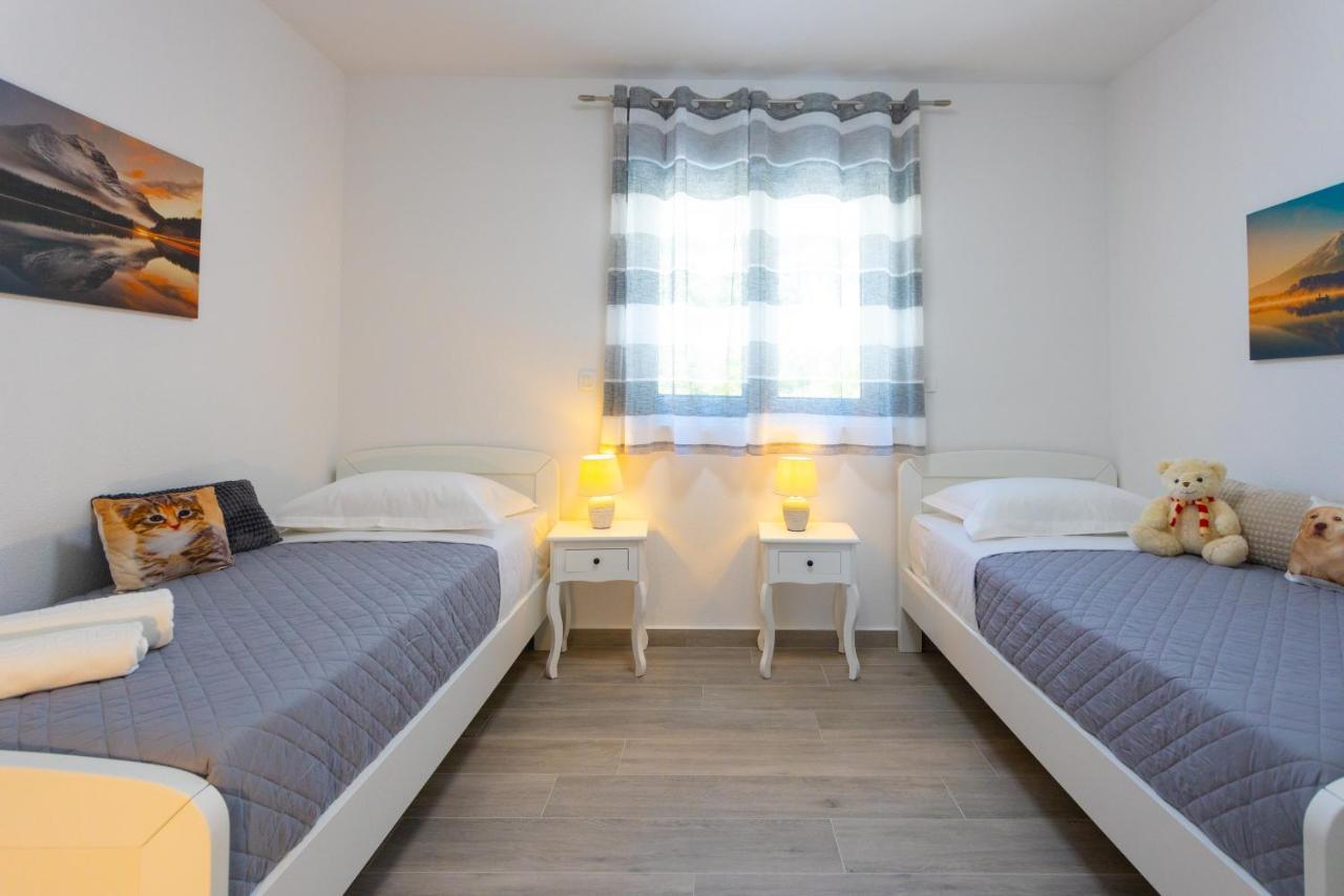 Jasa Deluxe Makarska
