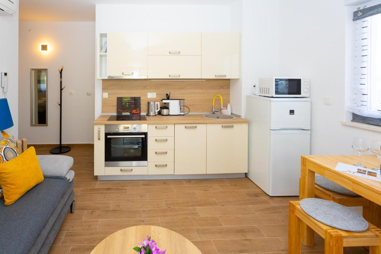 Jasa Deluxe Makarska