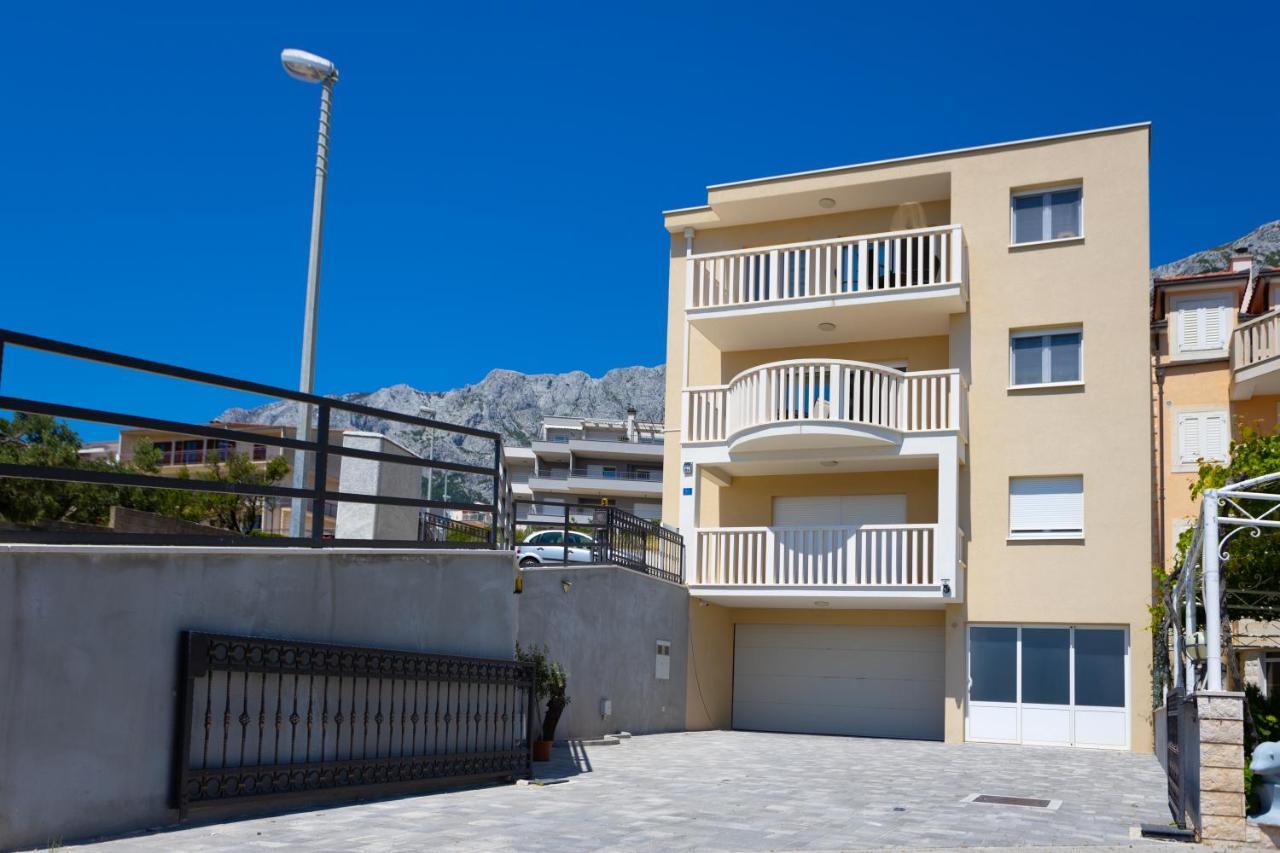 Jasa Deluxe Makarska