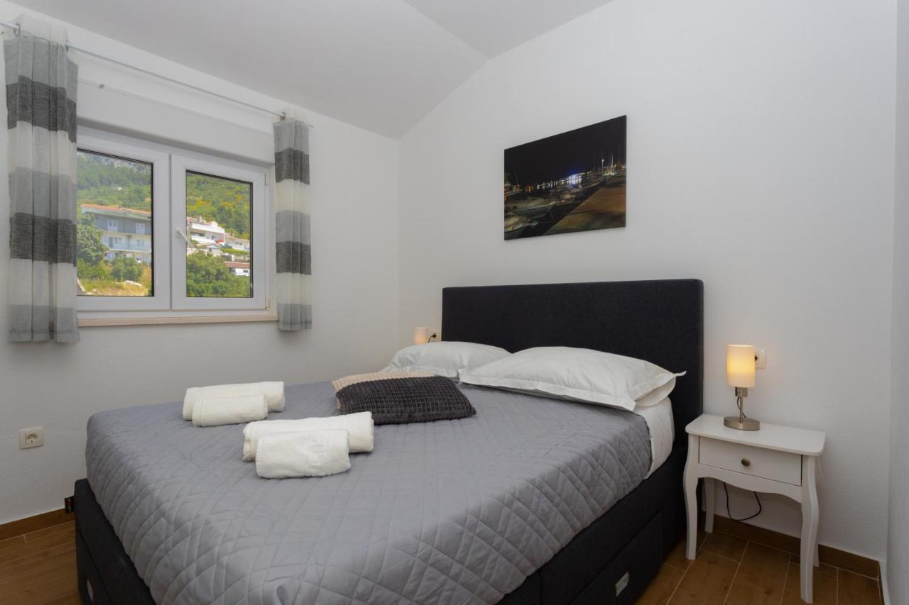 Jasa Deluxe Makarska